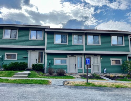 🏊‍♀️🐶Mountain Heights: Soak, Swim, Play: Pool Access, Hot Tub & Pet-Friendly Mountain Escape🌲