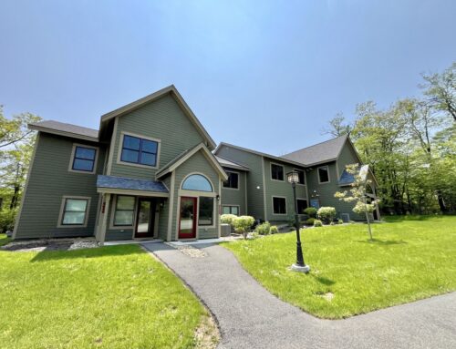 🌸🏊‍♀️Summit Sanctuary: Luxury Condo in Laurel Highlands w/ Pool Access & Resort Fun ☀️🥾